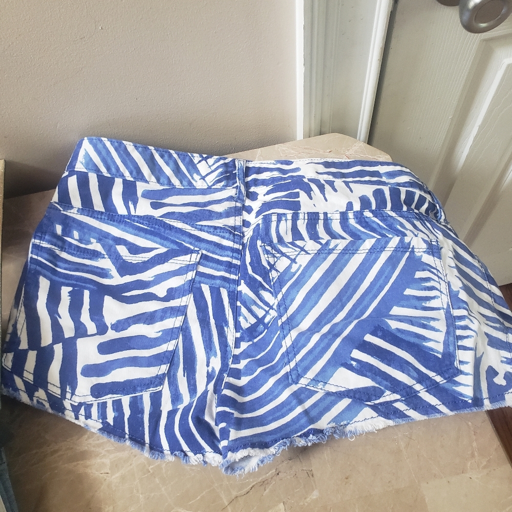 Shorts - Picture 3 of 3